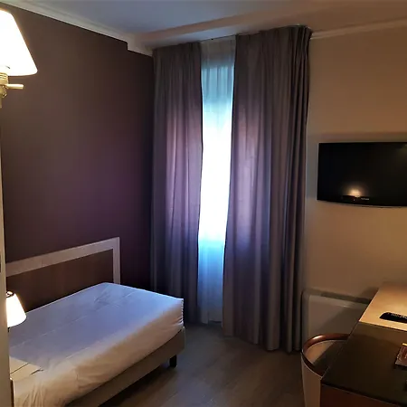 Astra מלון פררה