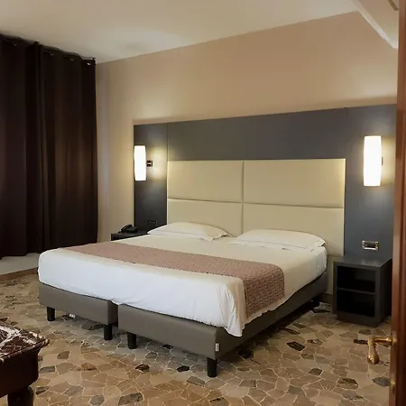 Astra מלון פררה