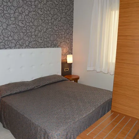 מלון Astra פררה