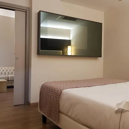 アストラ 4* フェラーラ