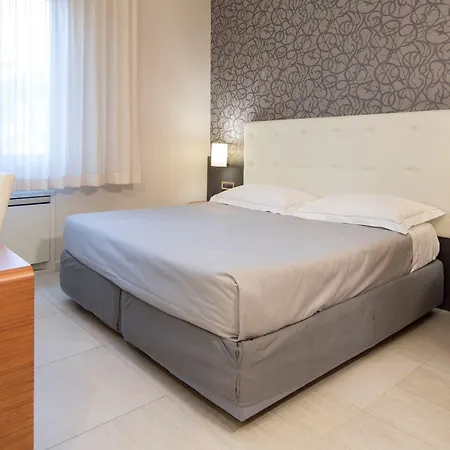 アストラ 4* フェラーラ