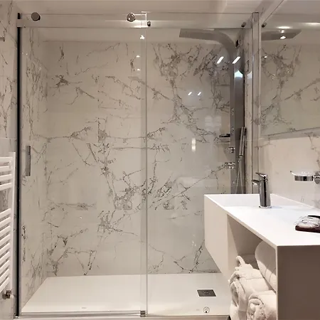 アストラ ホテル 4*