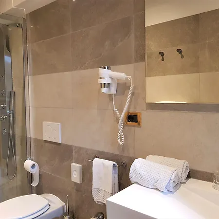 Astra فيرّارا