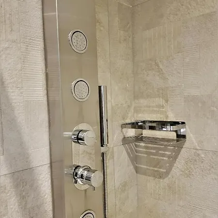 Astra 4* فيرّارا