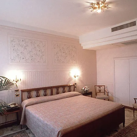 ホテル アストラ 4*